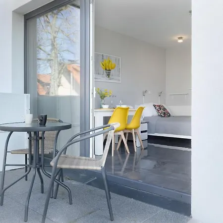 Paraiso By Renters Apartman *